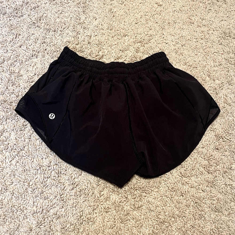 lululemon black hotty hot shorts 2.5